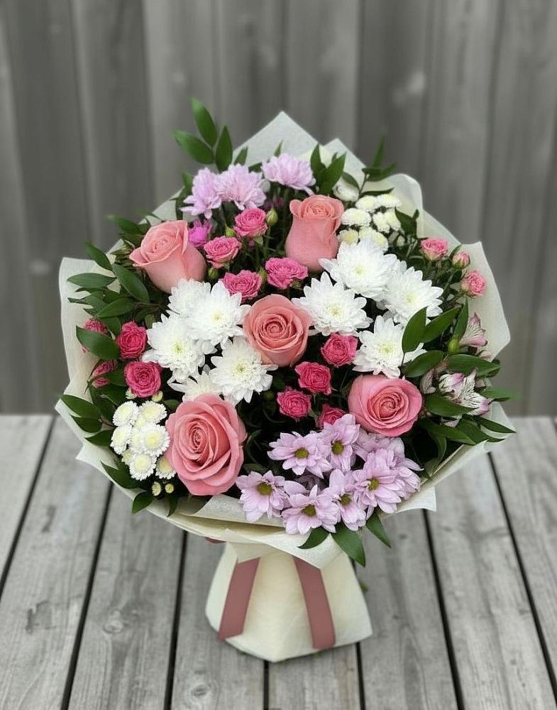 Букет цветов из: Альстромерии, Гвоздики, Розы и Хризантемы в Хвойной