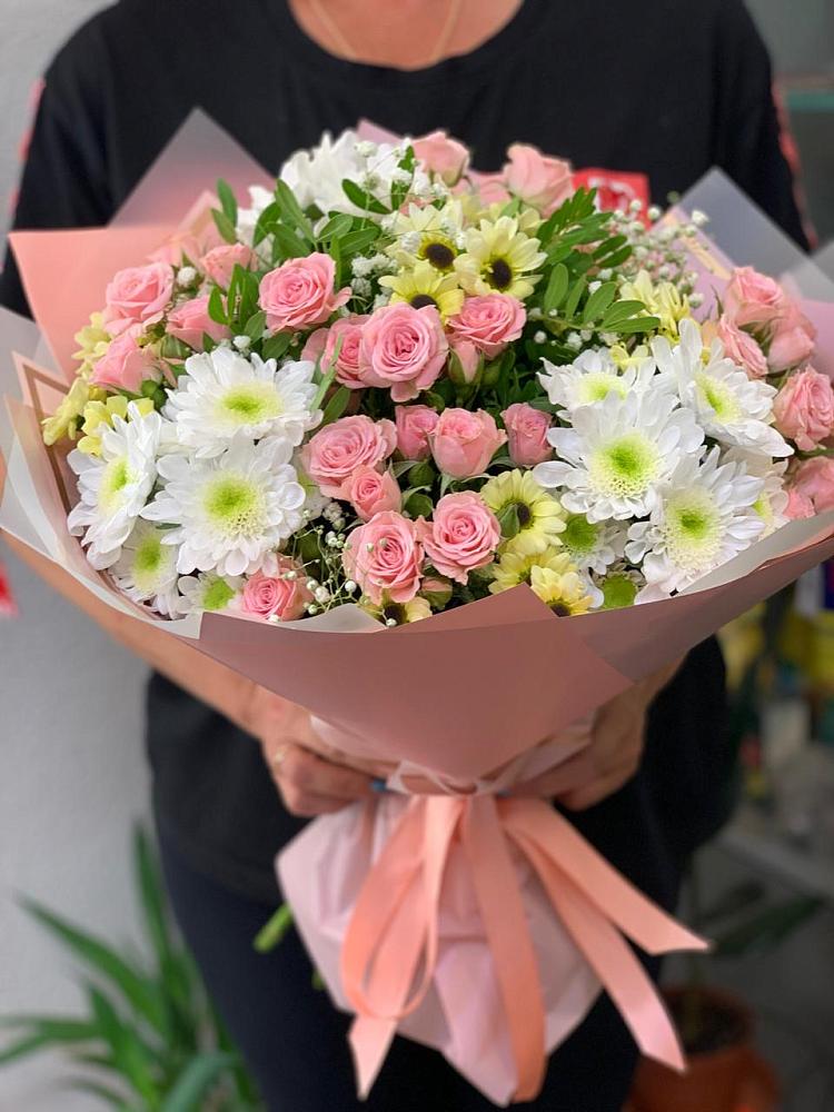 Букет цветов из: Розы и Хризантемы в Хвойной