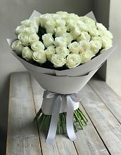 Букет 35 Белых роз #REPLACE_PRED# Хвойной