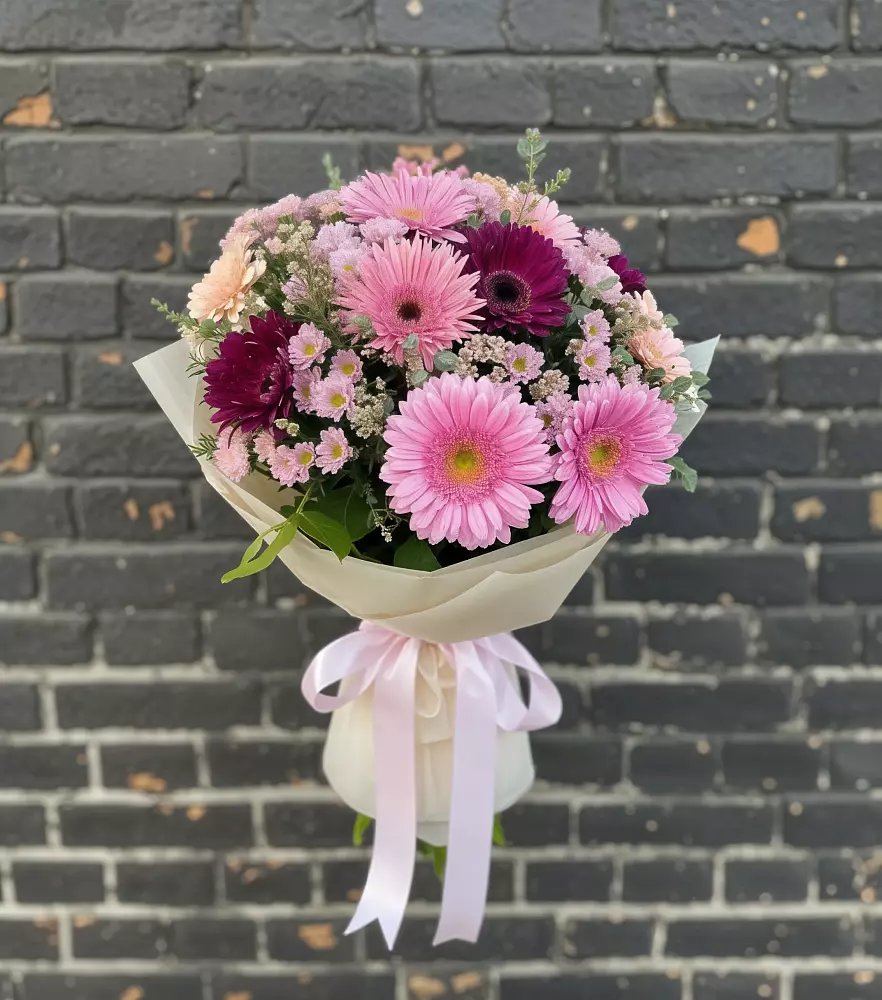 Букет цветов из: Герберы и Хризантемы в Хвойной