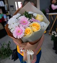 Букет цветов из:  Герберы, Розы и Хризантемы в Хвойной
