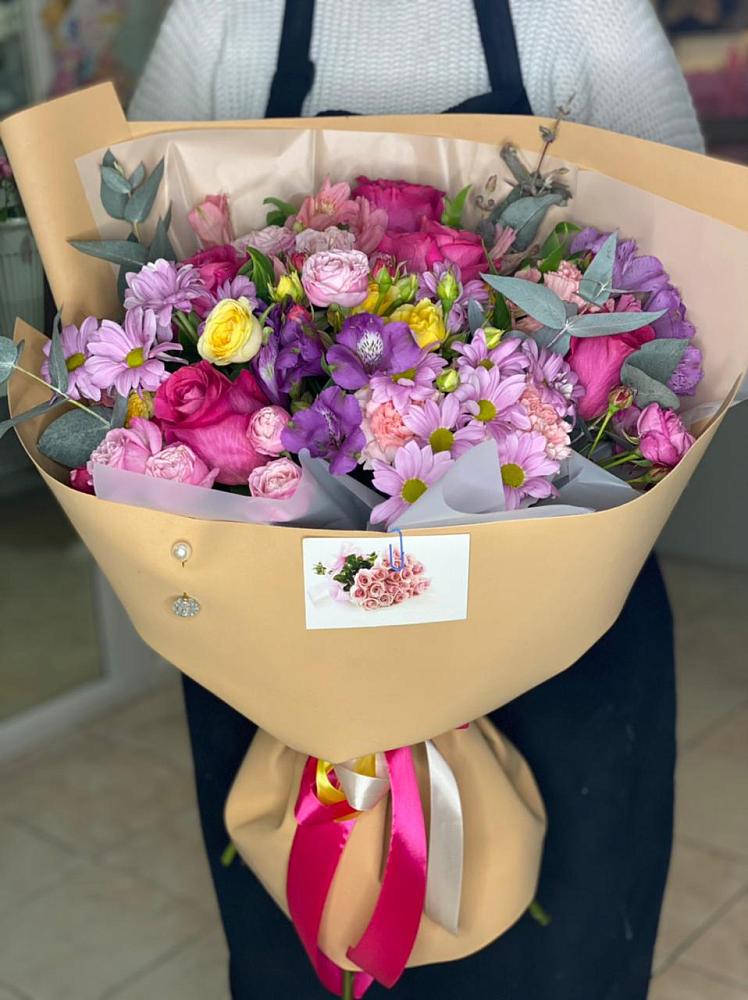 Букет цветов из: Хризантемы, Гвоздики и Альстромерии в Хвойной