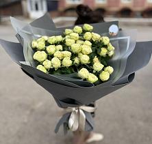 Букет Белые кустовые розы Солинеро в Хвойной