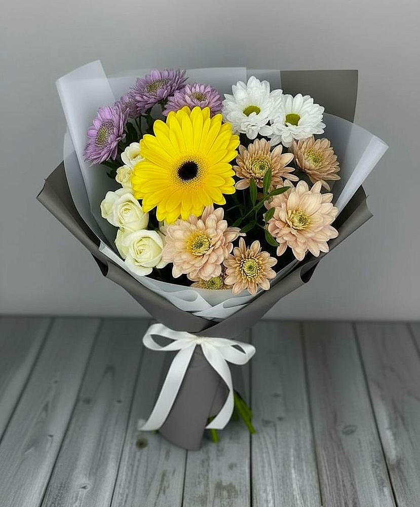 Букет цветов из: Розы, Герберы и Хризантемы в Хвойной