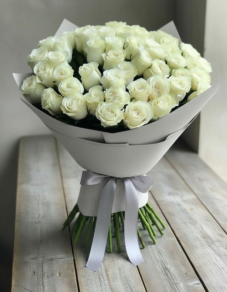 Букет 35 Белых роз в Хвойной