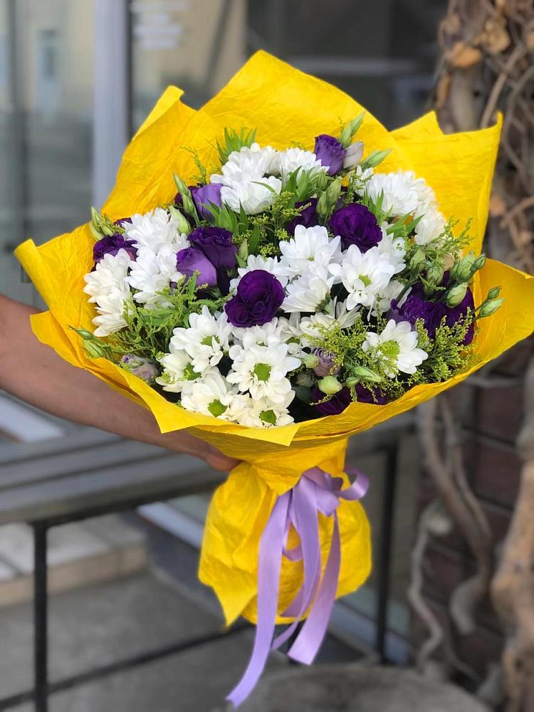 Букет цветов из: Ирисы, Хризантемы и Ромашки в Хвойной