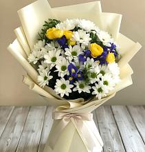 Букет цветов из:  Ирисы, Хризантемы и Розы в Хвойной