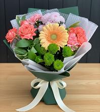 Букет цветов из:  Гвоздики, Розы, Герберы и Хризантемы в Хвойной