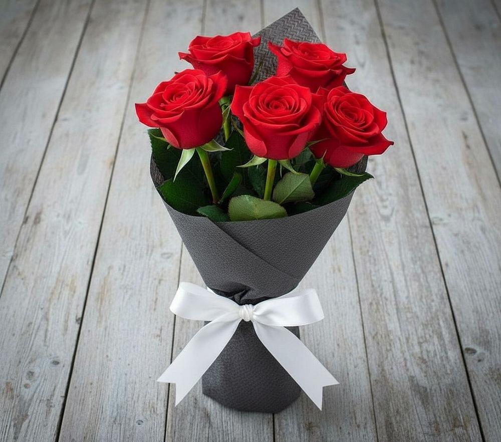 Букет 5 Красных роз Эдлесс Лав в Хвойной