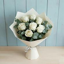 Букет Белые розы в Эвкалипте в Хвойной