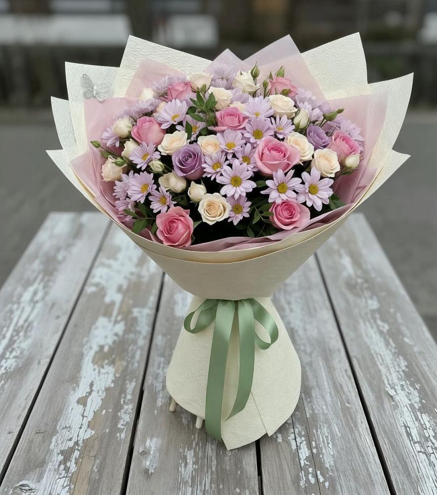 Букет цветов из: Розы и Хризантемы в Хвойной