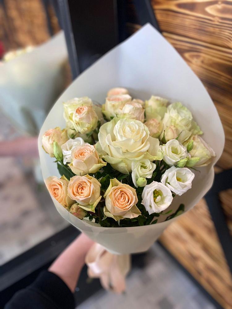 Букет цветов из: Розы и Лизиантусы в Хвойной